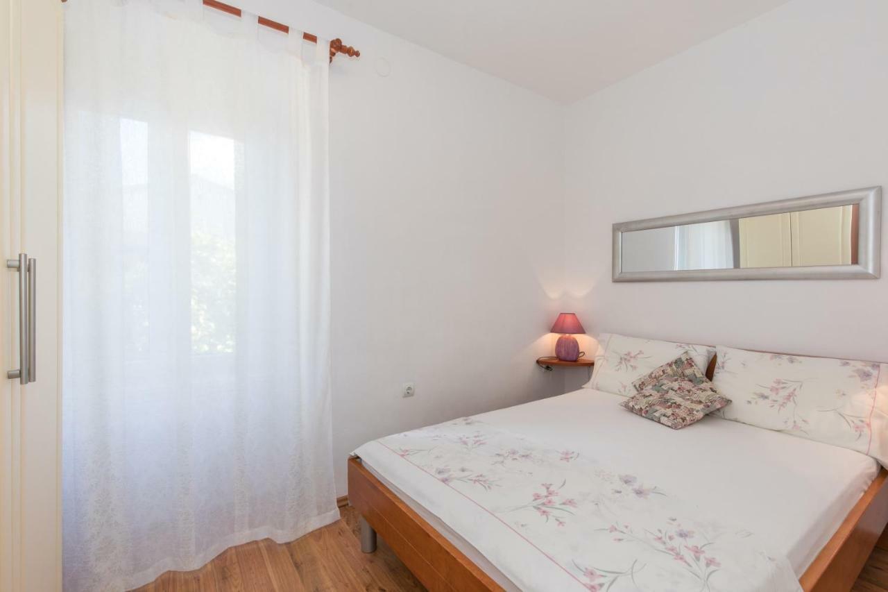 Apartments Ivona Malinska Buitenkant foto
