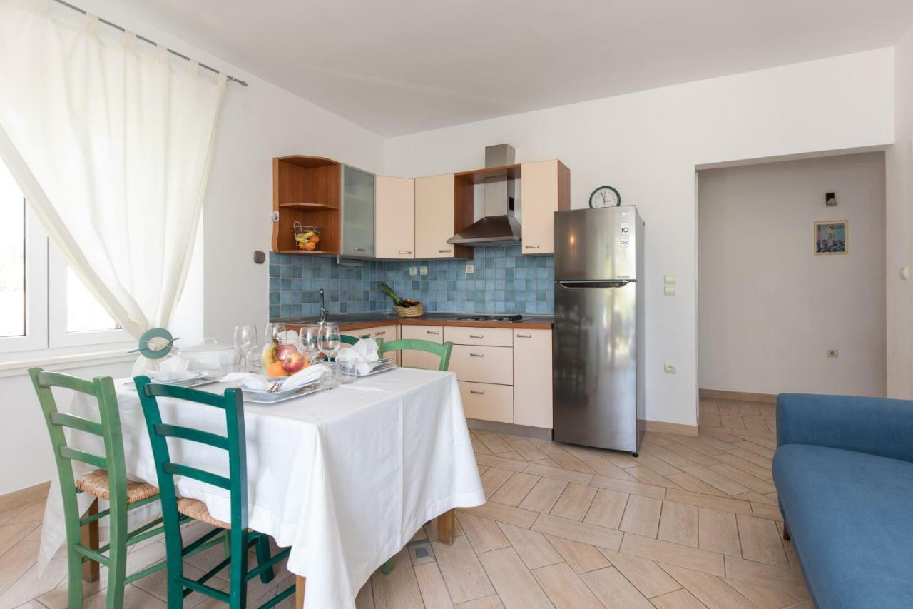 Apartments Ivona Malinska Buitenkant foto