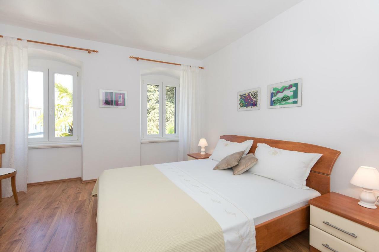 Apartments Ivona Malinska Buitenkant foto