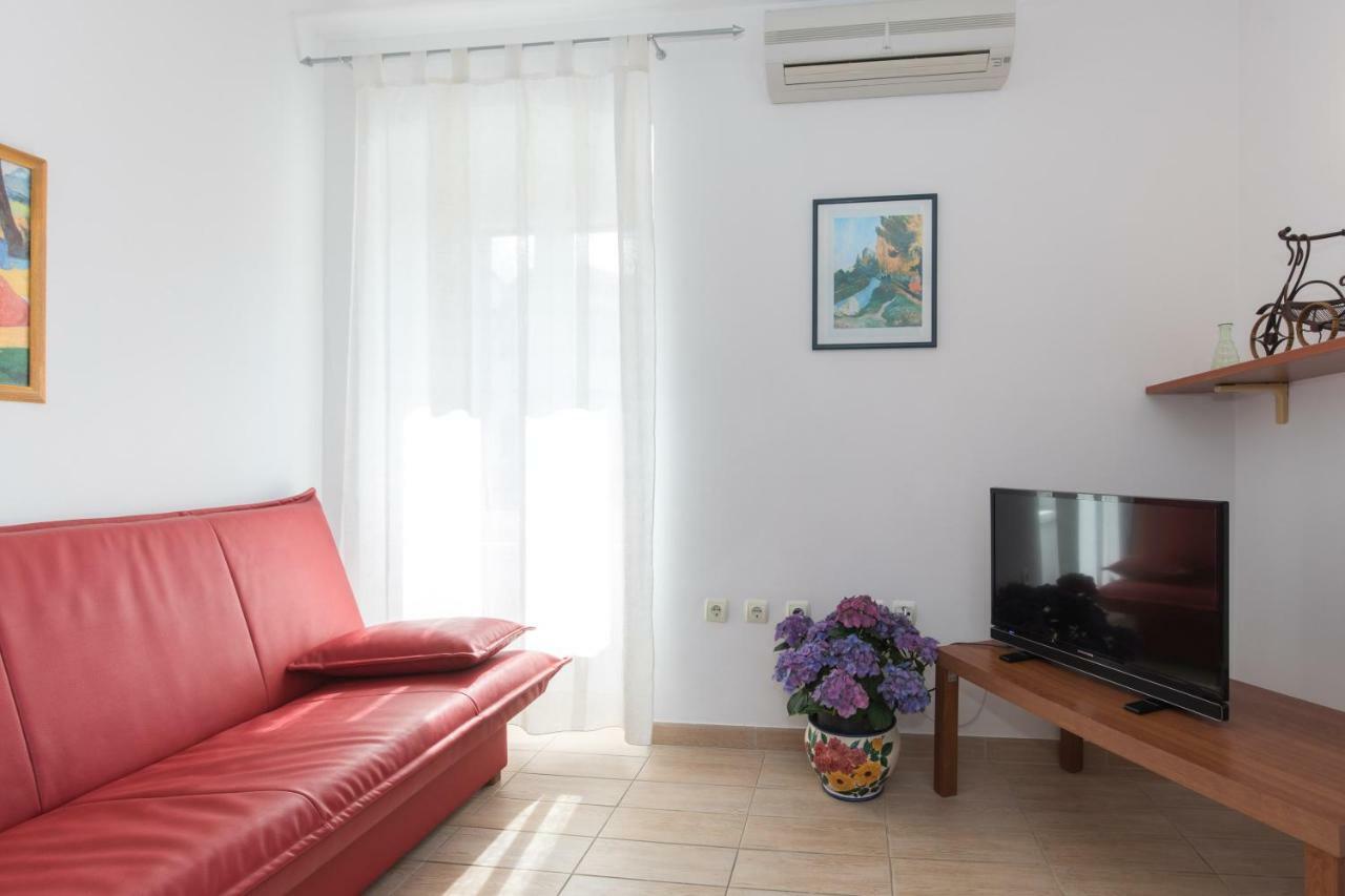 Apartments Ivona Malinska Buitenkant foto