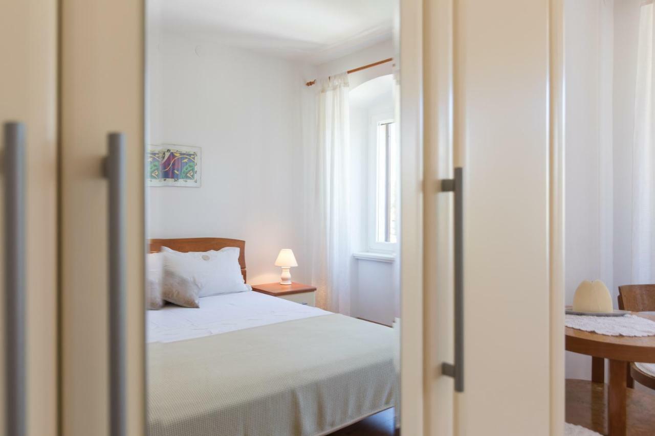 Apartments Ivona Malinska Buitenkant foto