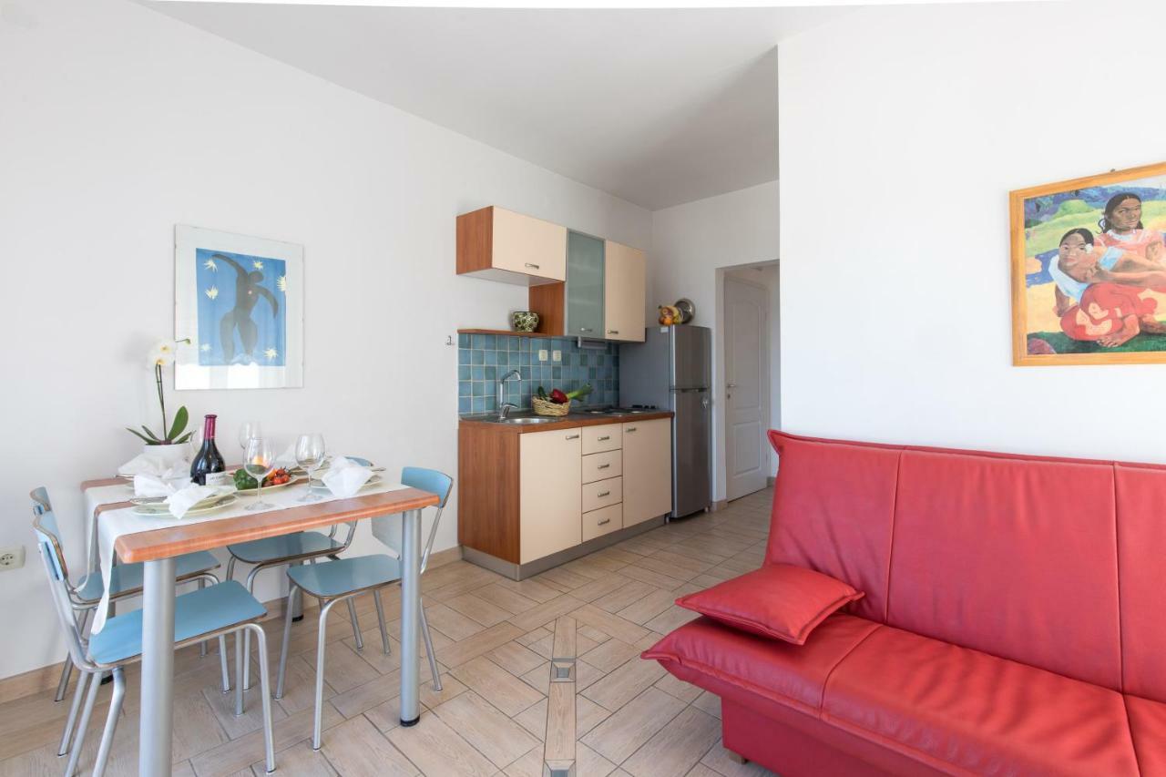 Apartments Ivona Malinska Buitenkant foto